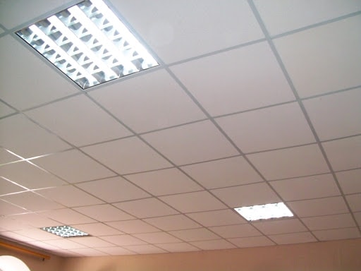 Потолочные панели ПВХ | Пластиковые потолки типа армстронг
