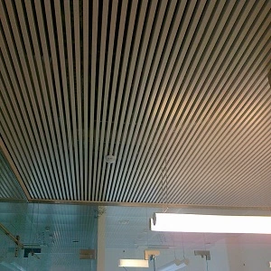 Кубообразный реечный потолок