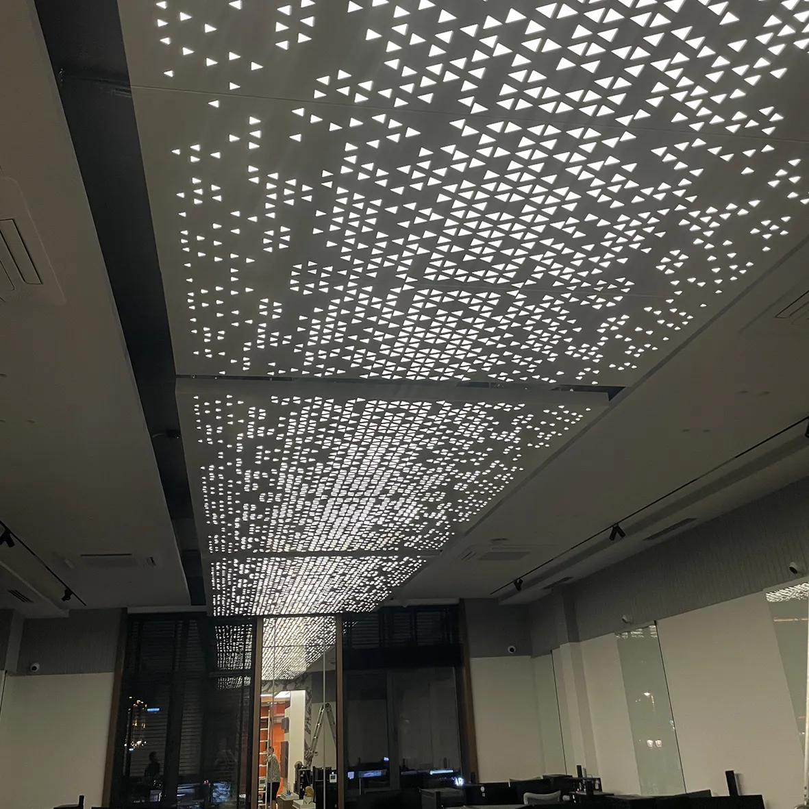 Потолки Aerogrid MLC